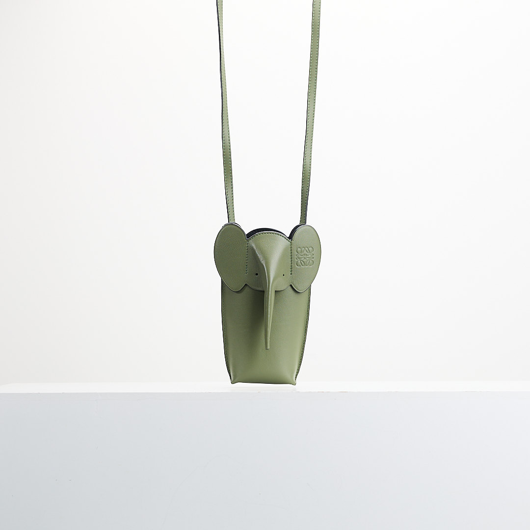 二手Loewe 小象手機包 墨綠色