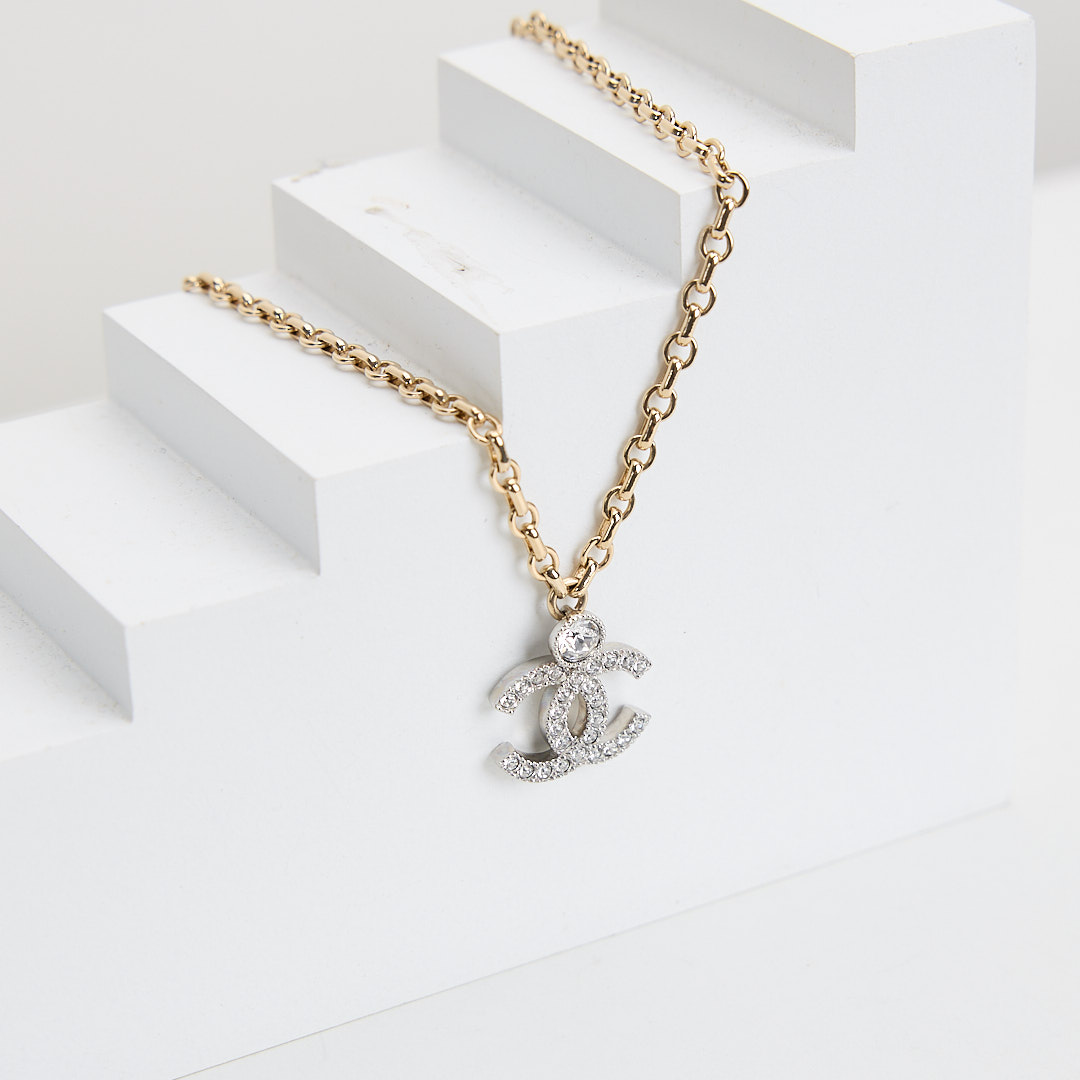 Alternative view of 二手Chanel 25V 水鑽雙C項鍊