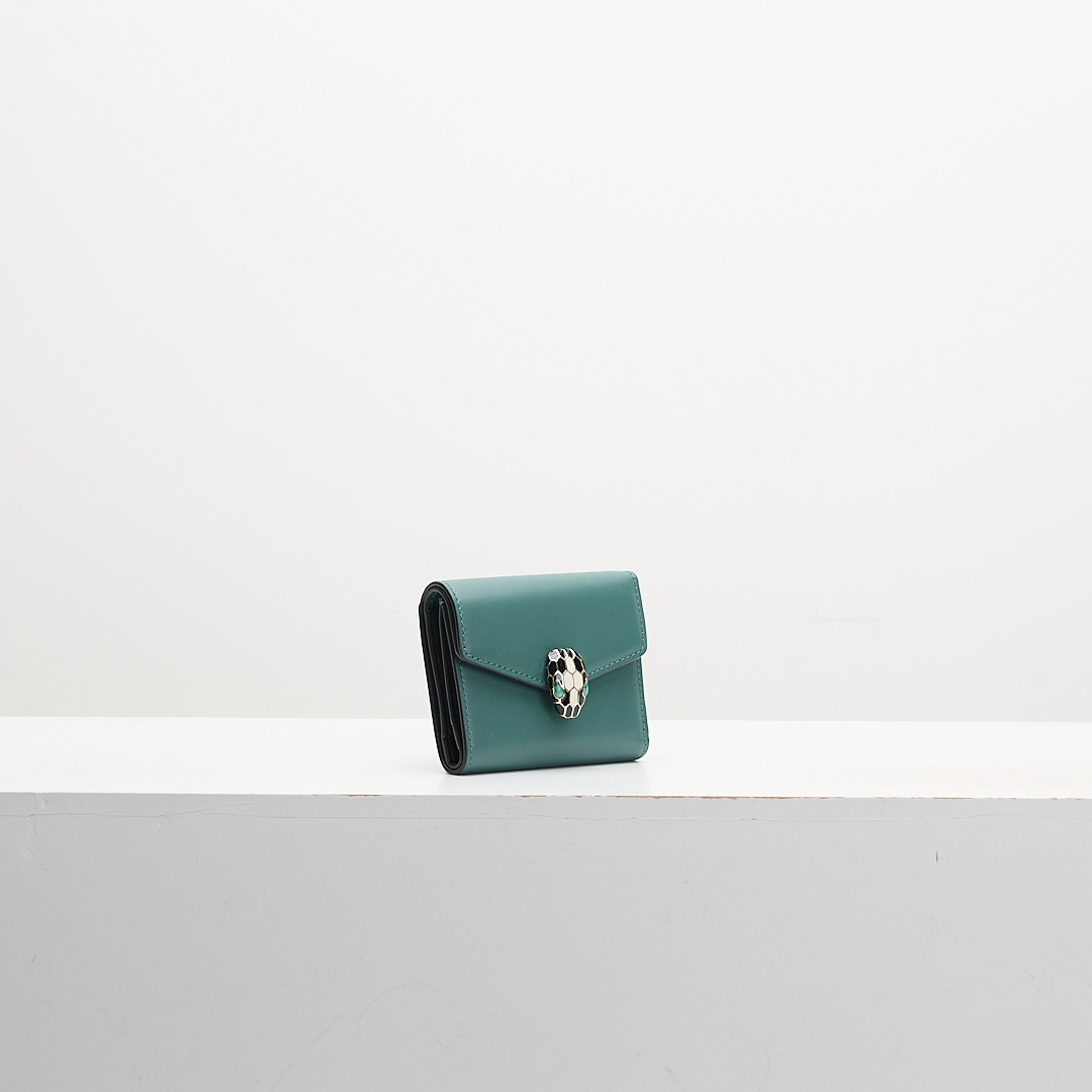 BVLGARI Serpenti Forever 蛇頭三折短夾 祖母綠:圖片 2
