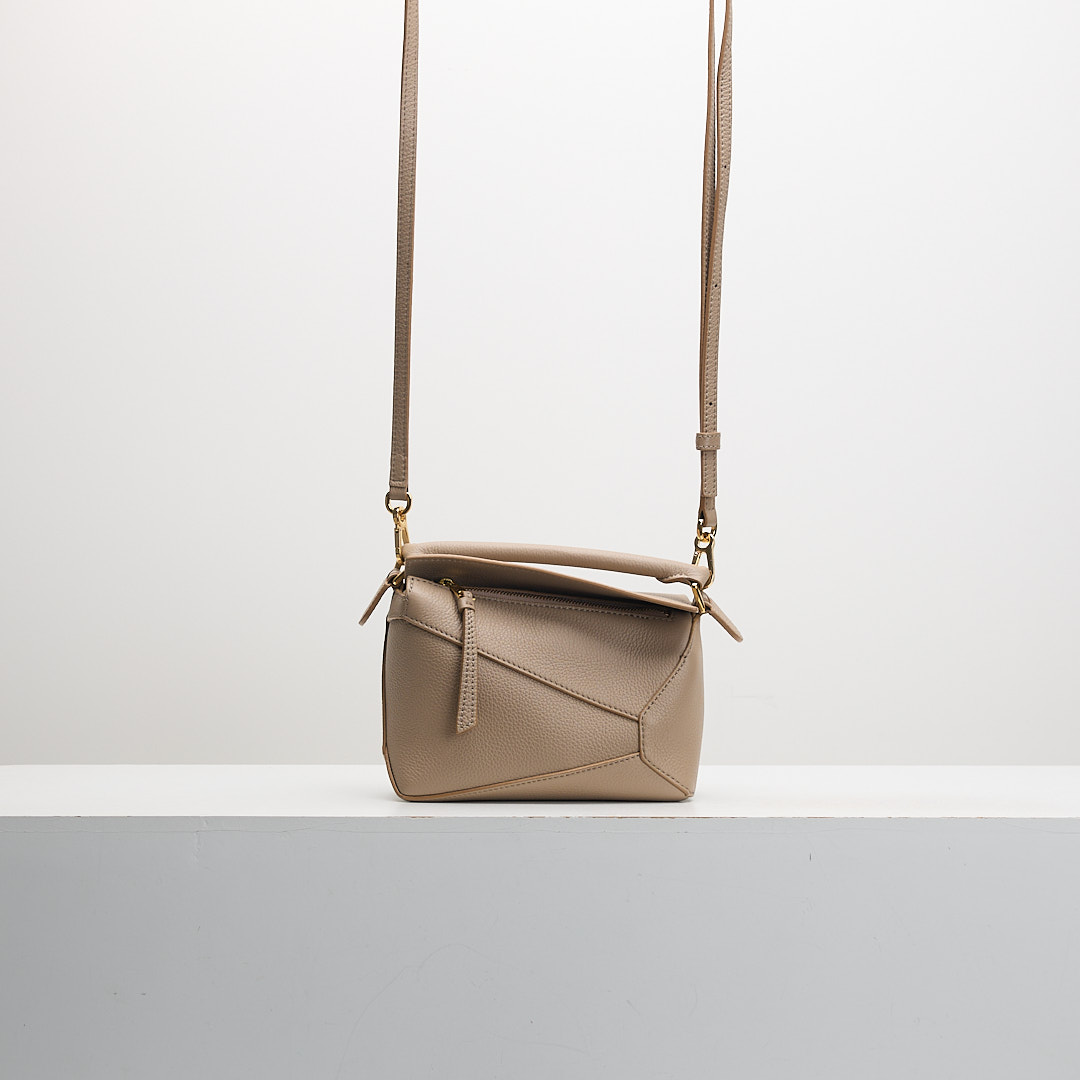 二手 Loewe puzzle mini edge 新款沙色