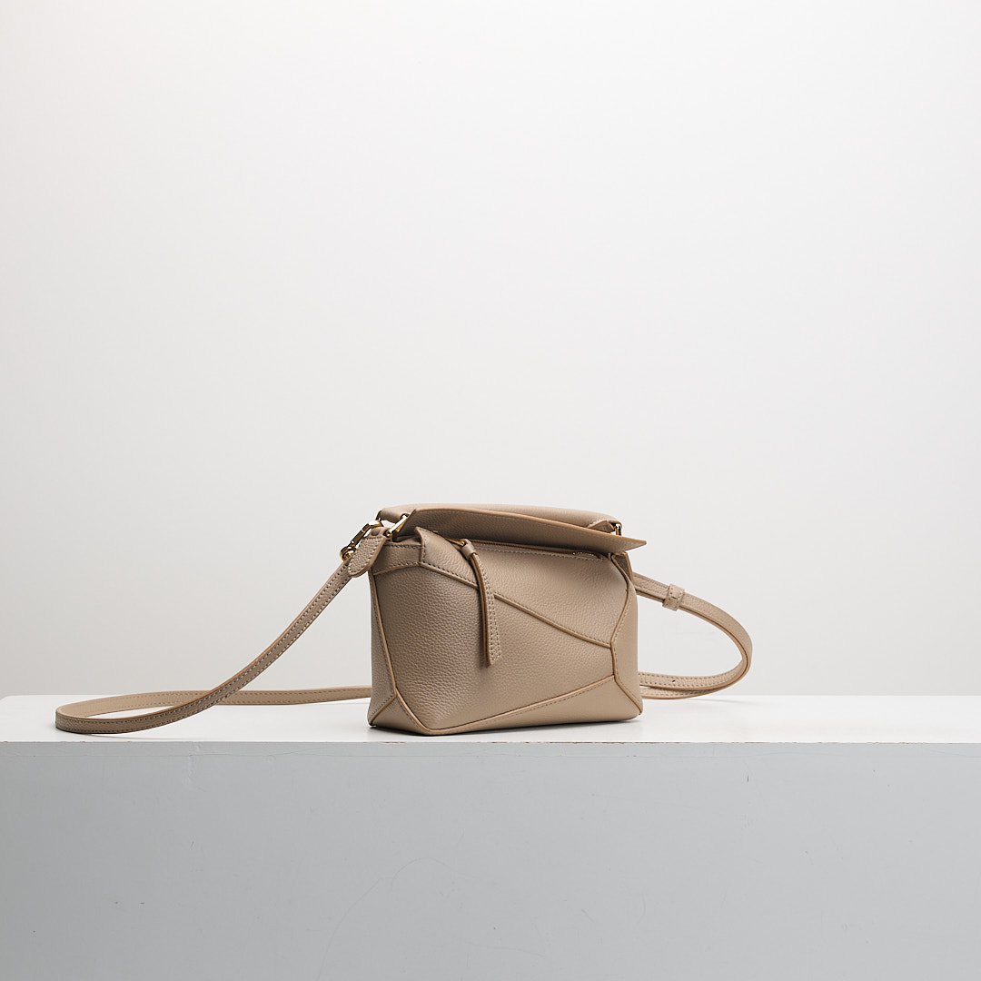二手 Loewe puzzle mini edge 新款沙色:圖片 2