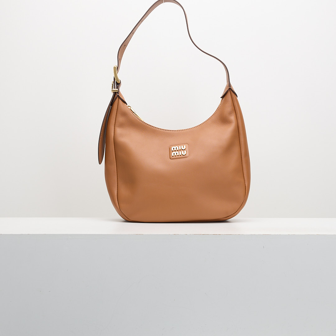 Miu Miu Hobo 腋下肩背包 乾邑色 晶片款